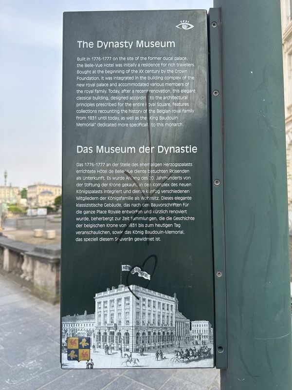 The Dynasty Museum / Das Museum der Dynastie side of marker image. Click for full size.