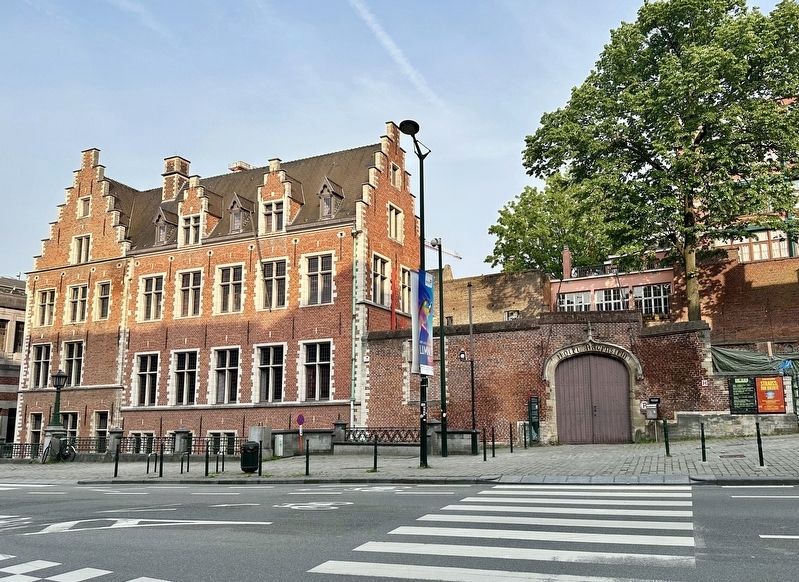 H�tel Ravenstein Marker - view from west image. Click for full size.