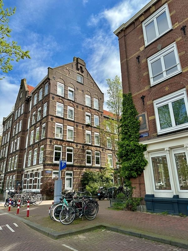 Frederik de Houtman Marker - wide view image. Click for full size.