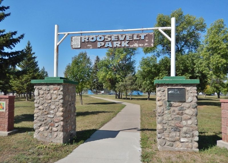 Roosevelt Park Gate image. Click for full size.