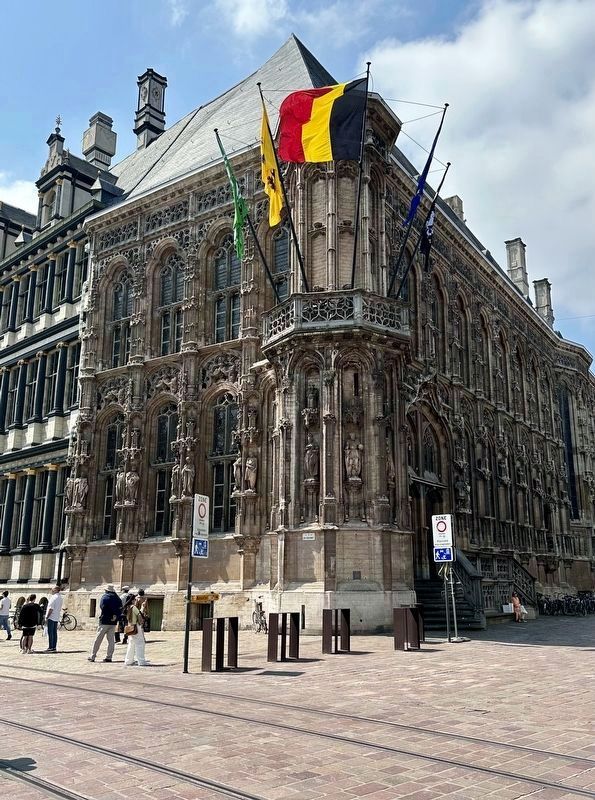 Stadhuis (15de-19de eeuw) / City Hall (15th-19th Century) Marker - wide view (from northeast) image. Click for full size.