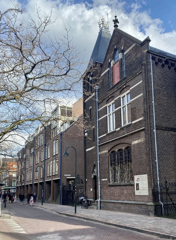 Het Leven van Johannes Vermeer / Johannes Vermeer�s Life Marker - wide view image. Click for full size.