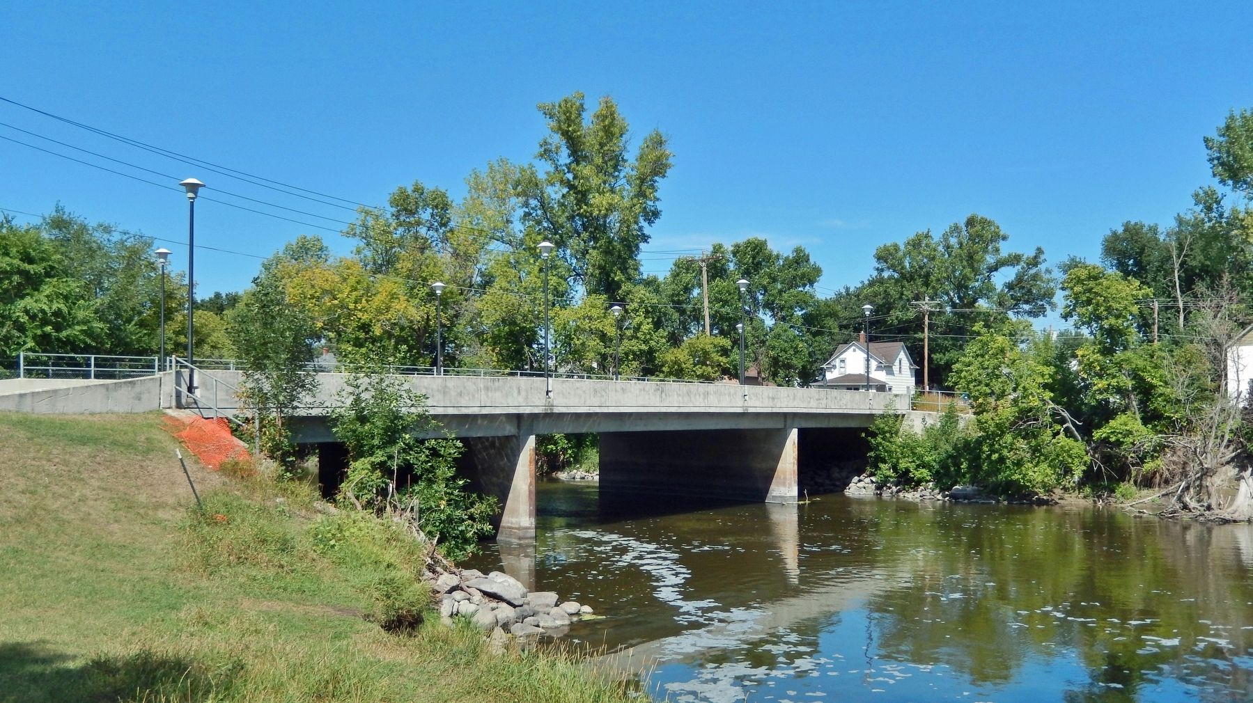 Mill Dam Bridge (<i>looking north from marker</i>) image. Click for full size.