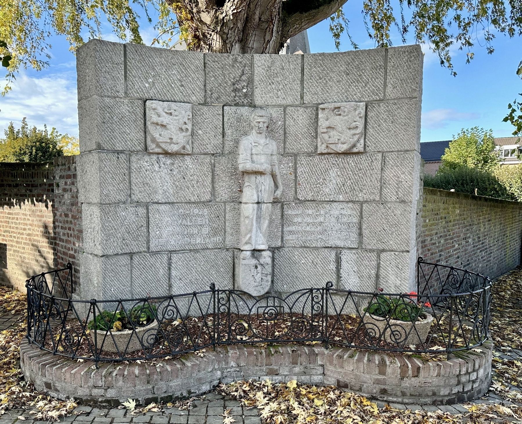 Verzetsmonument Eijsden / Resistance Memorial Eijsden image. Click for full size.