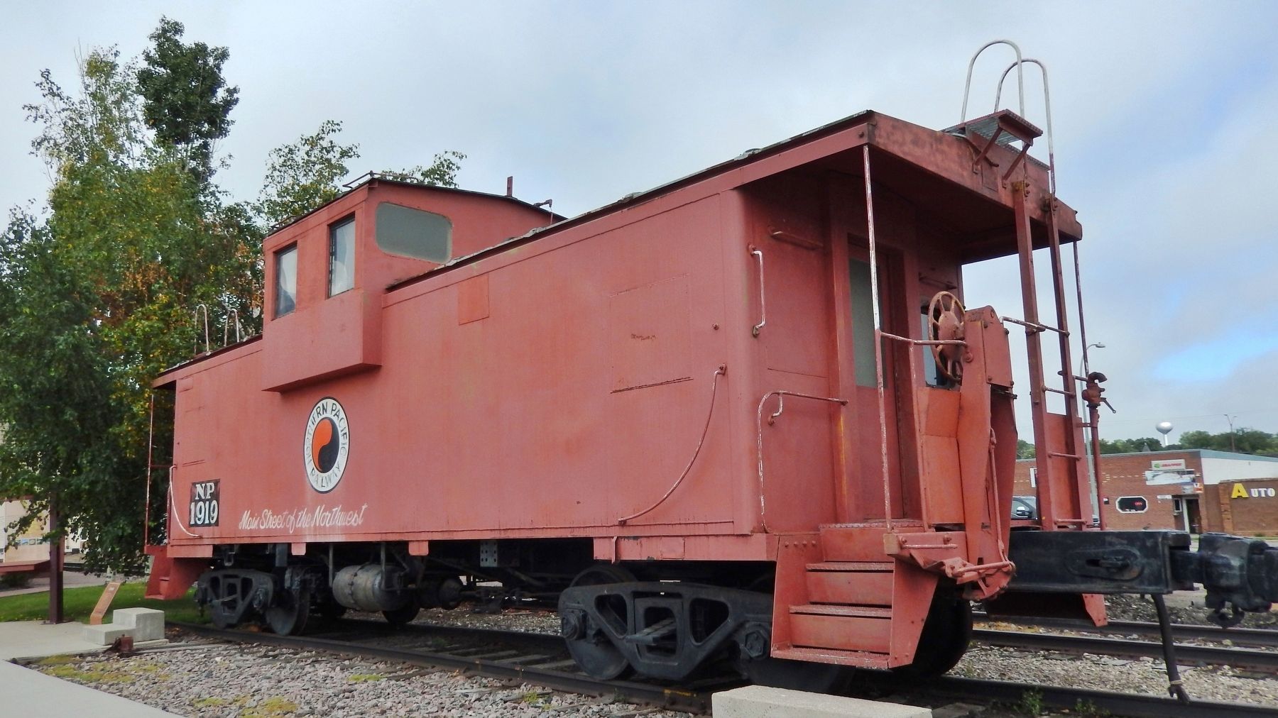 Burlington Northern Caboose № 11603 / Northern Pacific Caboose № 1919 image. Click for full size.