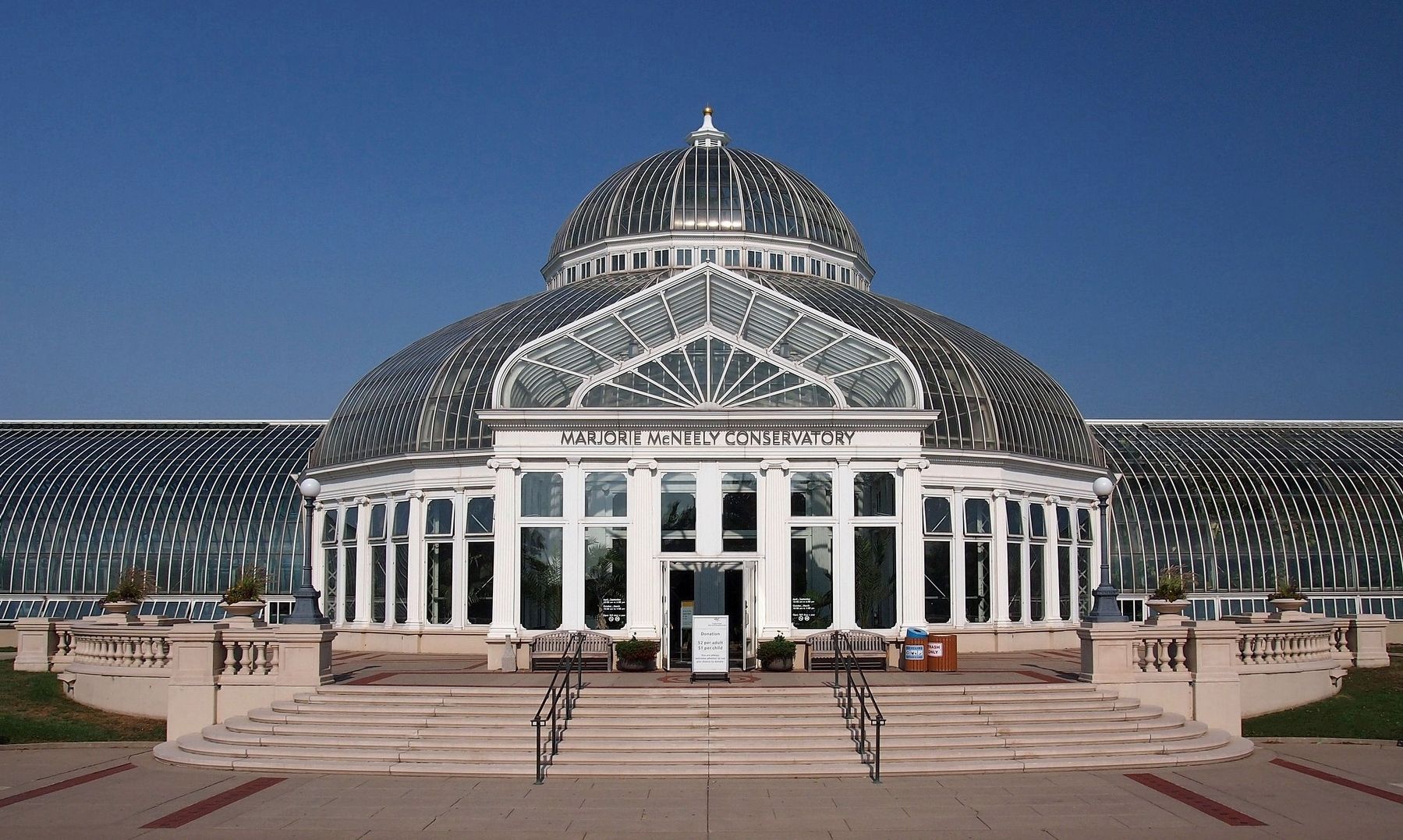 The Como Park Conservatory image. Click for full size.