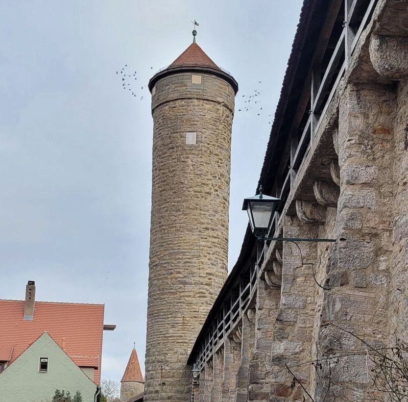 The Faulturm tower along the wall image. Click for full size.