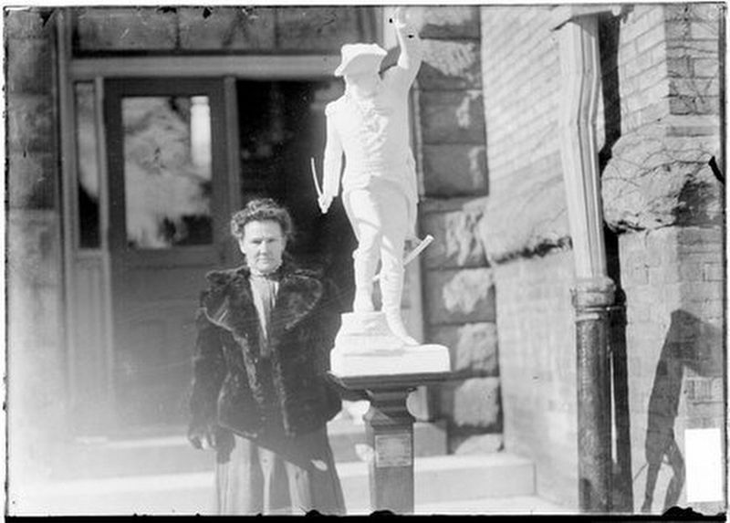 "Woman standing next to a George Rogers Clark statue" image. Click for full size.