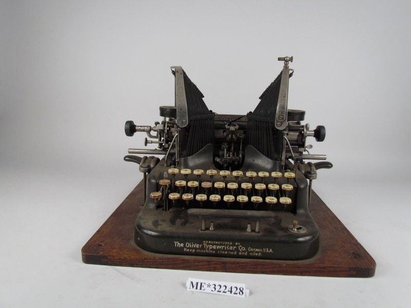 Oliver Typewriter image. Click for full size.