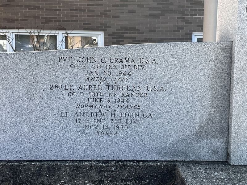 Romanian American War Memorial (left panel) image. Click for full size.