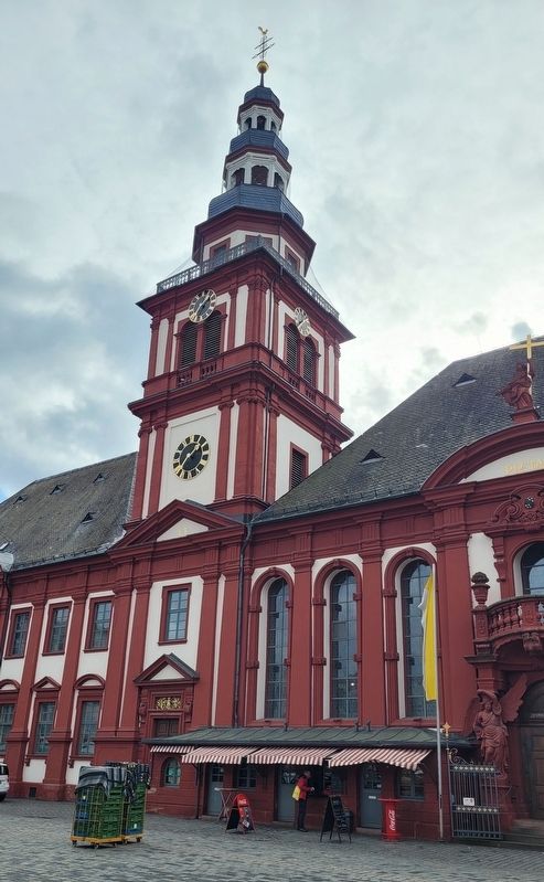 The front of the Altes Rathaus / Old Town Hall image. Click for full size.