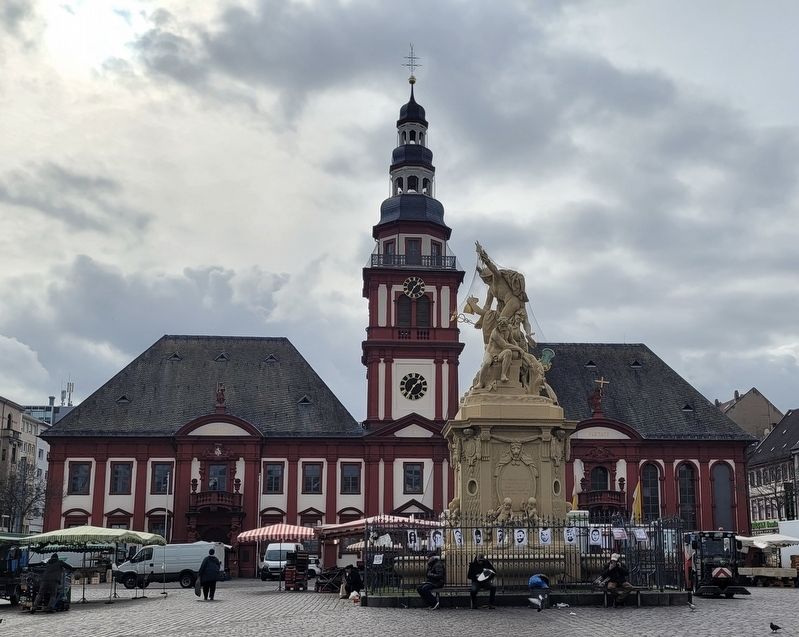 The view of the Altes Rathaus with the city fountain in front image. Click for full size.