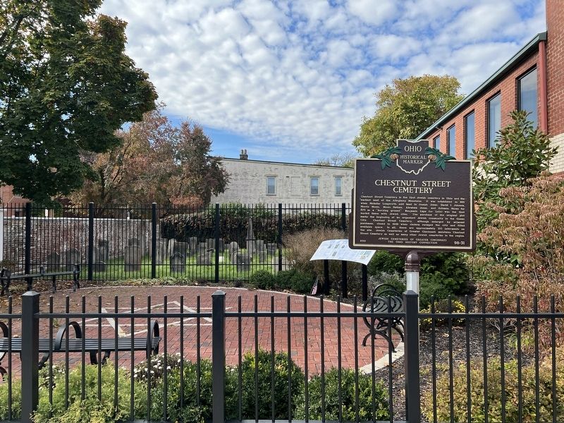 Marker with the cemetery in the background image. Click for full size.