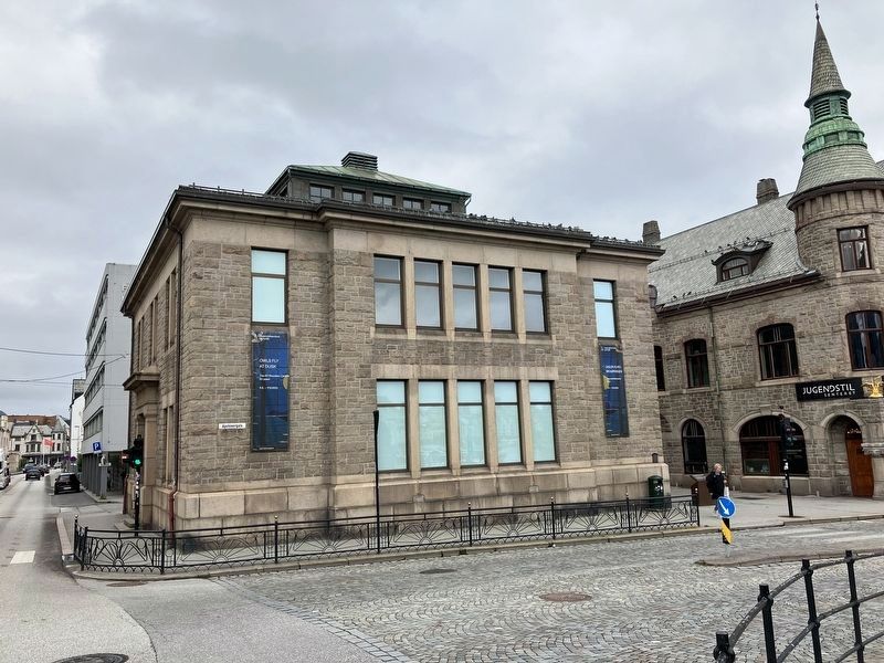 Norge Bank and marker image. Click for full size.