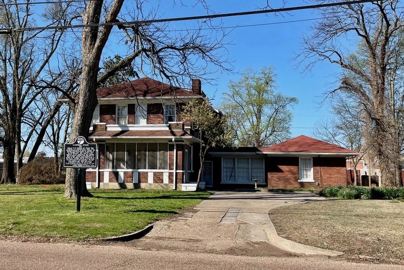 Campbell House and marker. Click for full size. Campbell House and marker image. Click for full size.