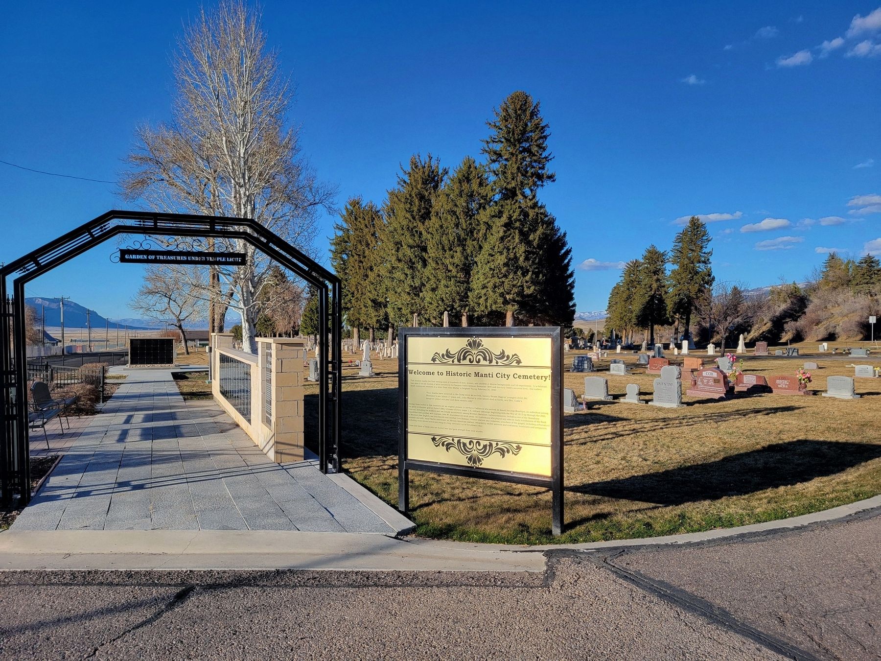 Manti Cemetery Entrance image. Click for full size.