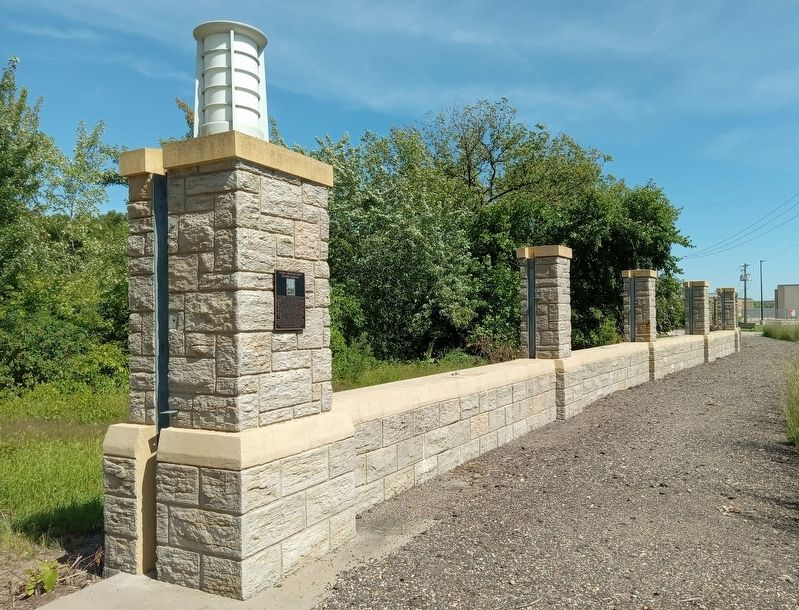 Indian Mounds Park "Airway Beacon" Marker at the west end of the airport floodwall image. Click for full size.