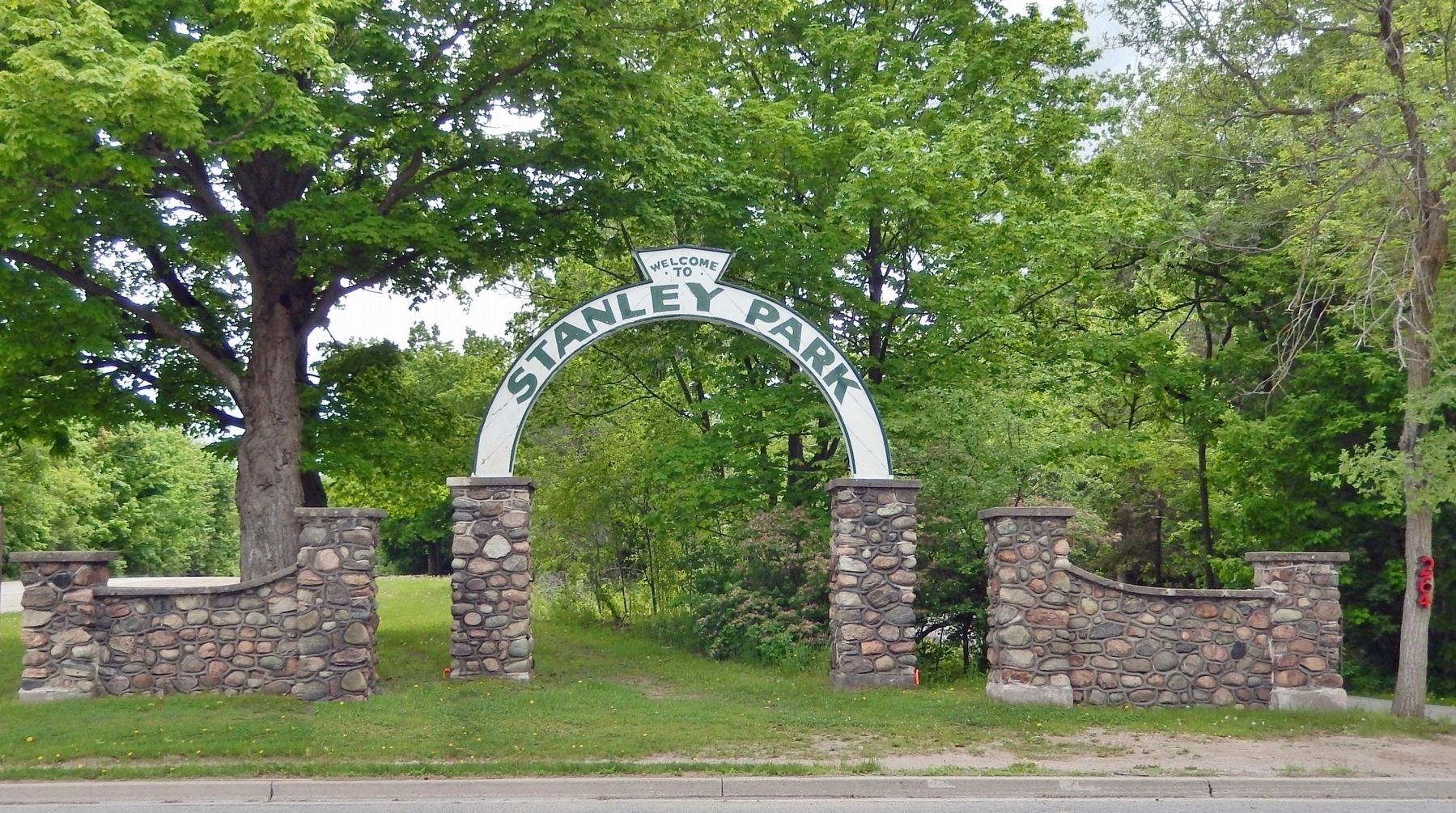 Historic Stanley Park Entrance image. Click for full size.