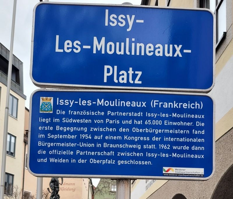 Issy-Les-Moulineaux-Platz Marker image. Click for full size.