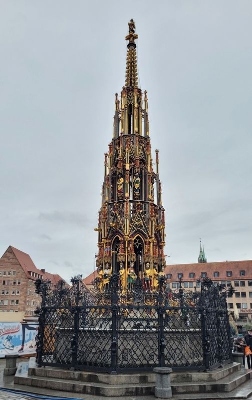 Schöner Brunnen / Beautiful fountain. Click for full size. Schöner Brunnen / Beautiful fountain image. Click for full size.