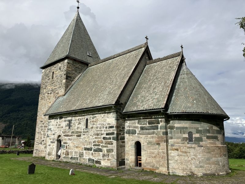 Hove kyrkje image. Click for full size.