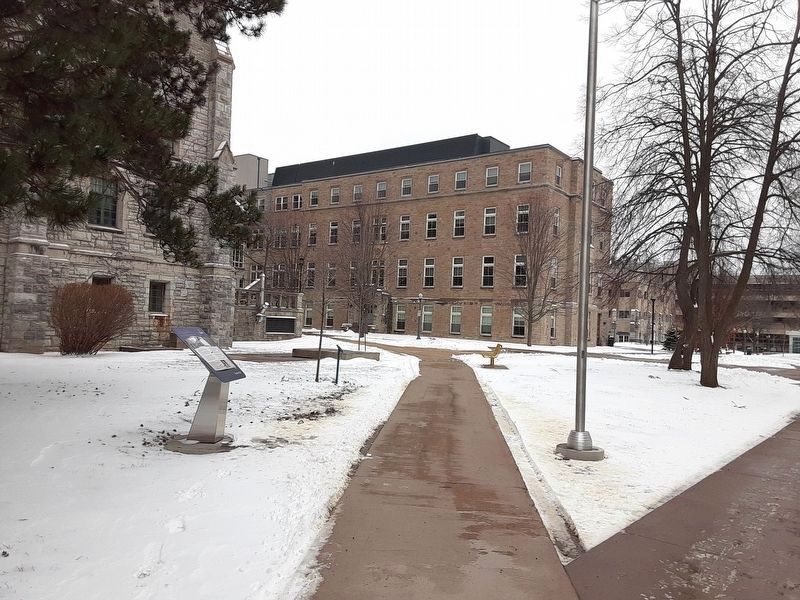 Indigenous Pasts and Futures at Queen's/Pass�s et futurs autochtones � l'Universit� Queens Marker image. Click for full size.