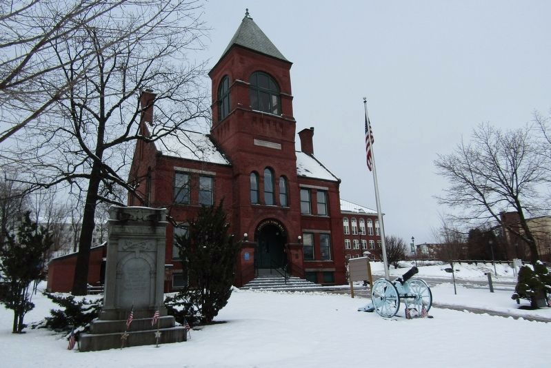 Plymouth Veterans Monument in front of Plymouth Town Hall image. Click for full size.