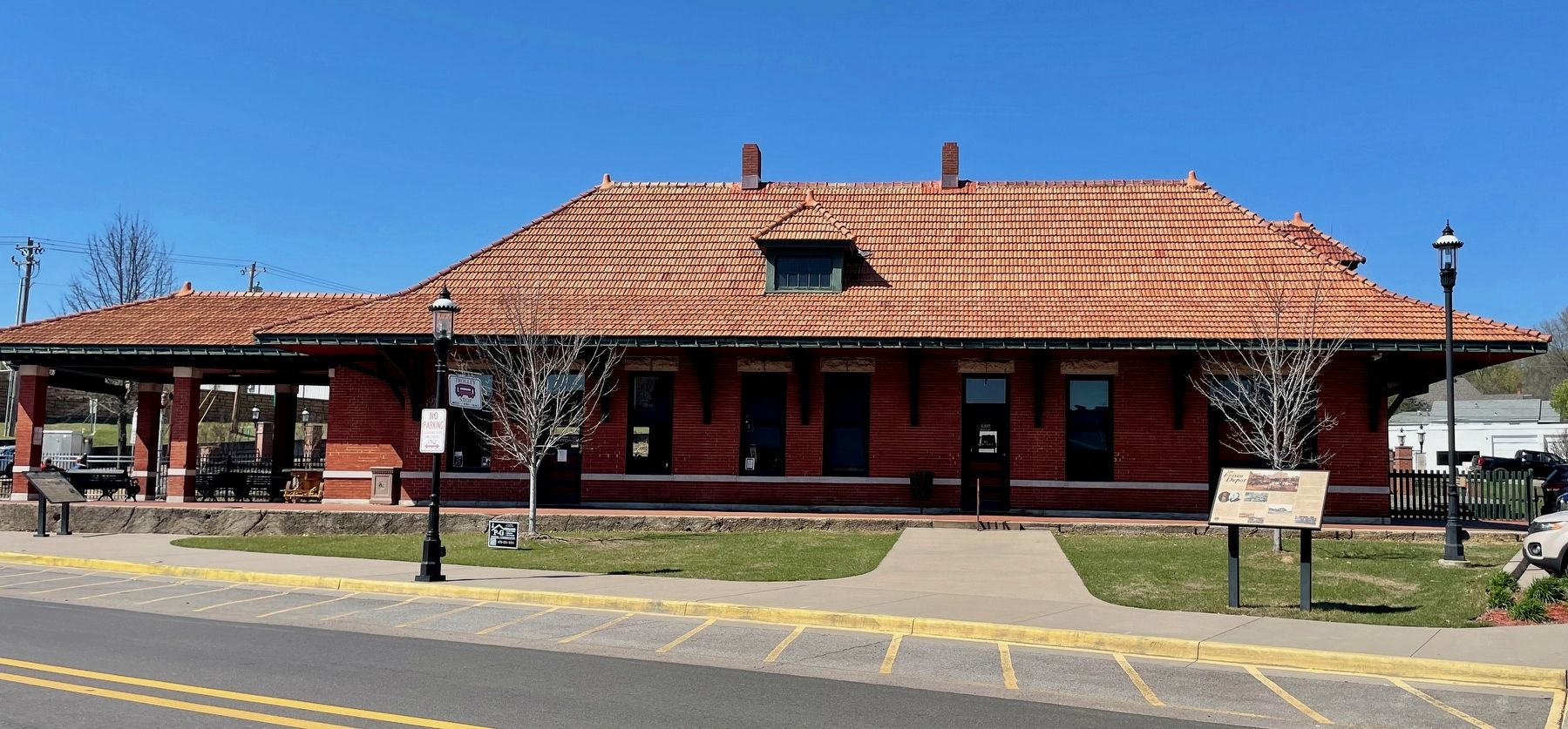 The Frisco Depot Marker at former Depot (on right).. Click for full size. The Frisco Depot Marker at former Depot (on right). image. Click for full size.
