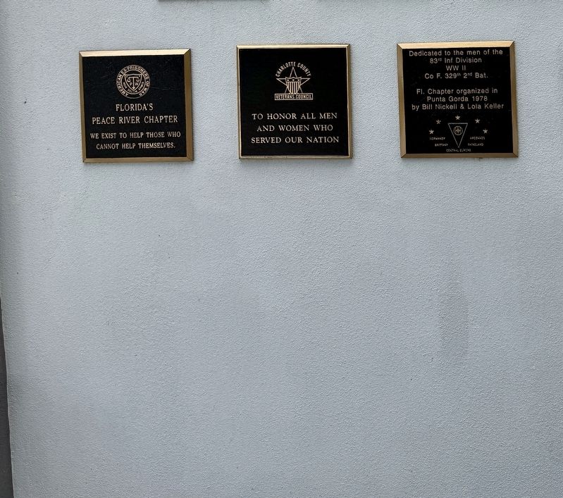 Veterans Memorial (center) image. Click for full size.