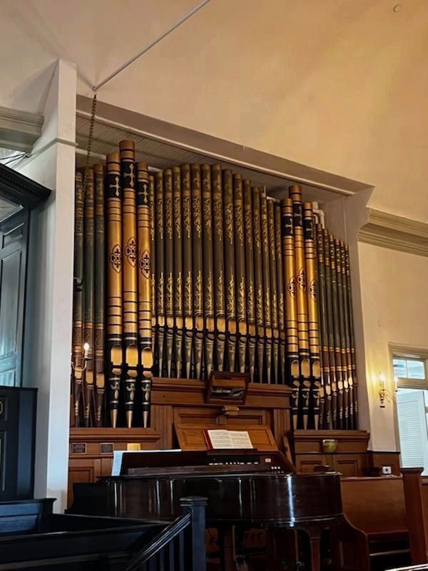 Saint Johns Episcopal Church Organ image. Click for full size.