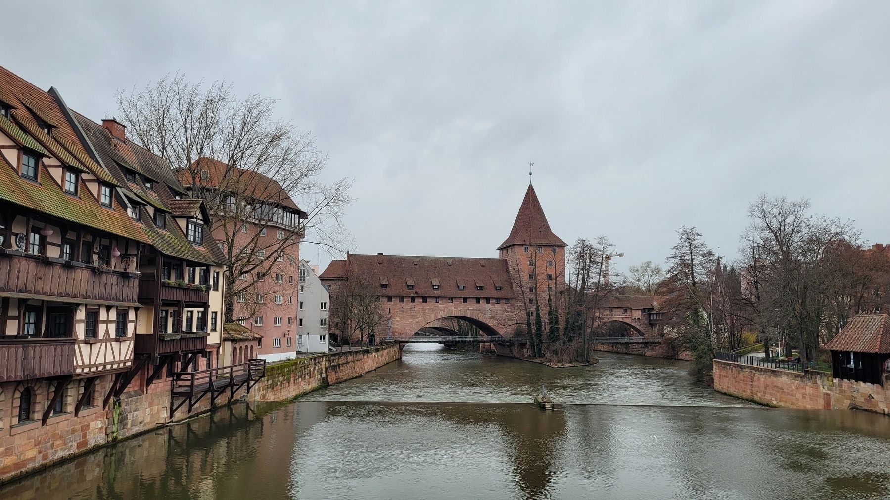The view of the Schlayerturm and Kettensteg from the Maxbrücke bridge. Click for full size. The view of the Schlayerturm and Kettensteg from the Maxbrücke bridge image. Click for full size.