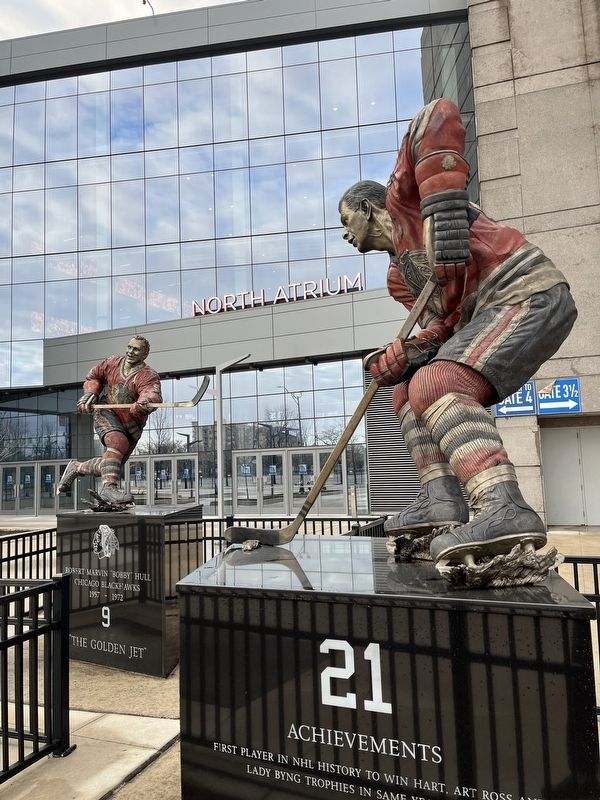 Stan Mikita and Bobby Hull statues image. Click for full size.