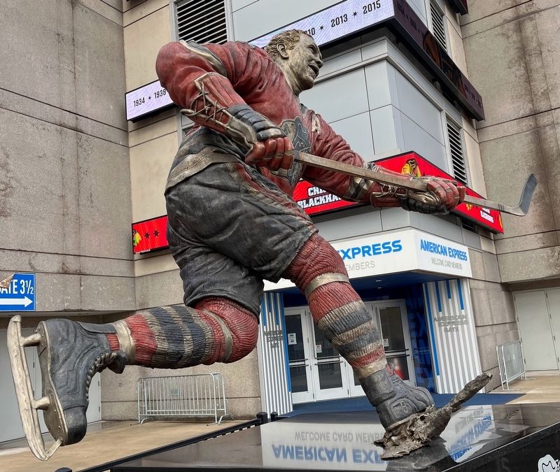 Bobby Hull statue image. Click for full size.