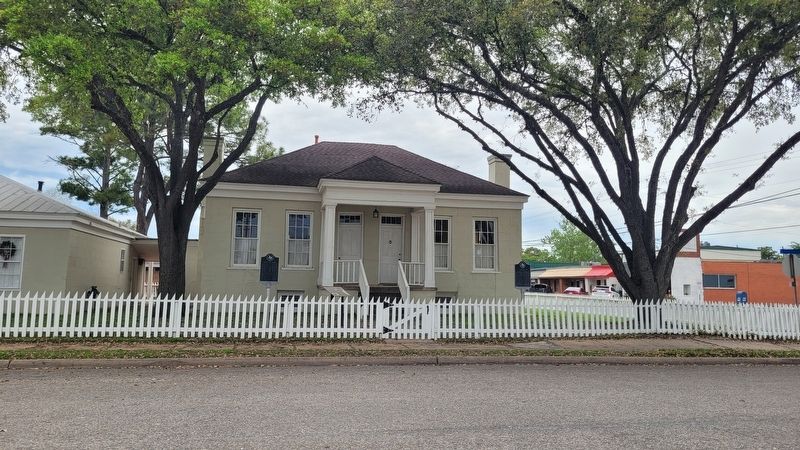 The view of the marker and house from the street image. Click for full size.