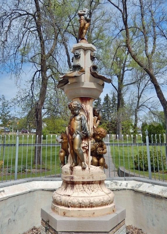 Hogarth Fountain Sculpture image. Click for full size.