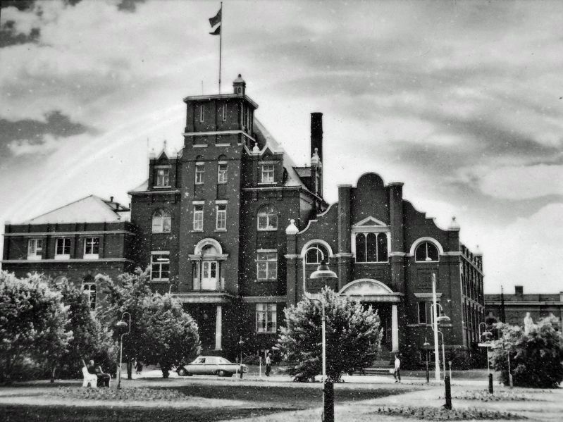 Marker detail: Second City Hall image. Click for full size.