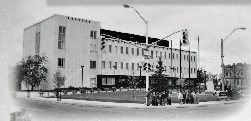 Marker detail: Thunder Bay City Hall, 2007 image. Click for full size.