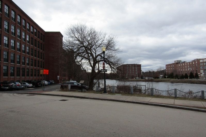 Nashua Manufacturing Co. building next to the Nashua River image. Click for full size.