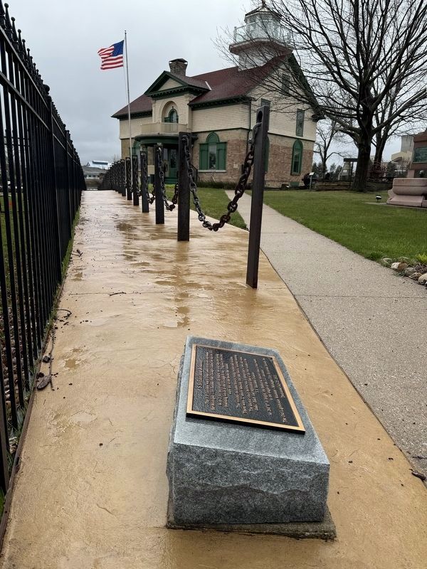 Marker at north end of Memorial chain image. Click for full size.