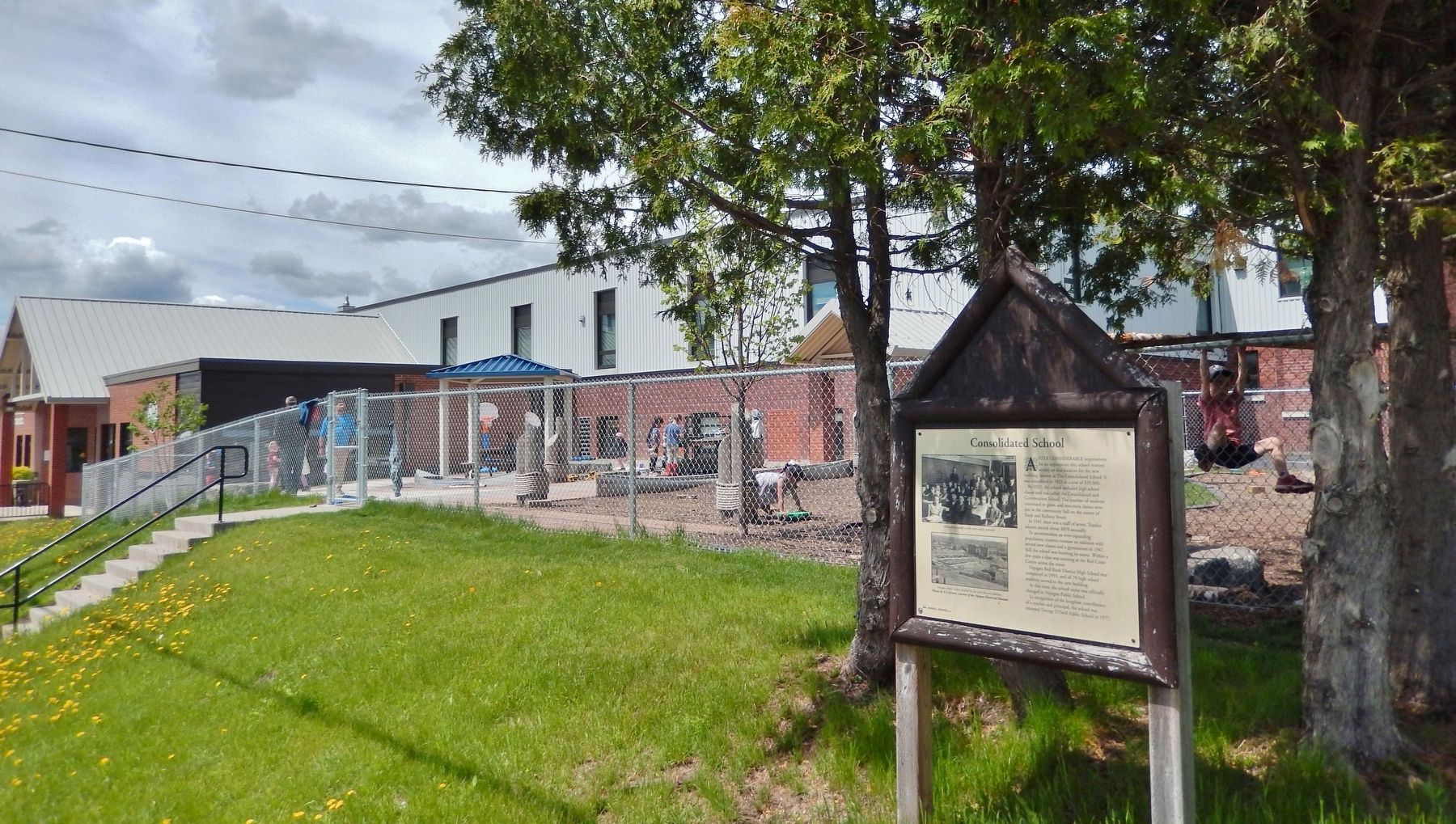 Consolidated School Marker image. Click for full size.