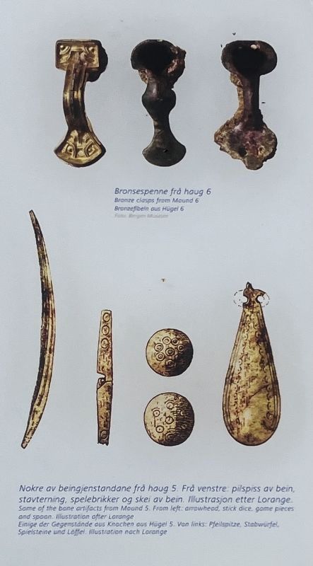 Moahaugane Marker, artifacts at upper right. Click for full size. Moahaugane Marker, artifacts at upper right image. Click for full size.