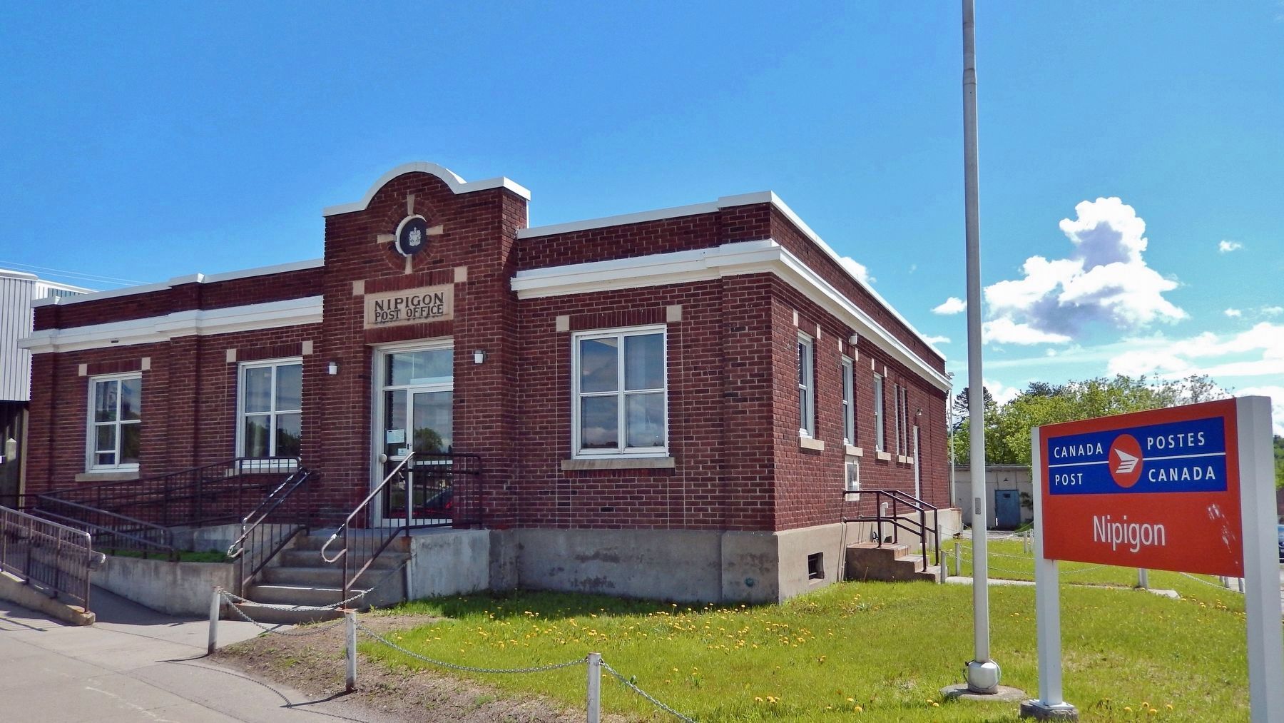 Nipigon Post Office on Front Street • built 1938 image. Click for full size.
