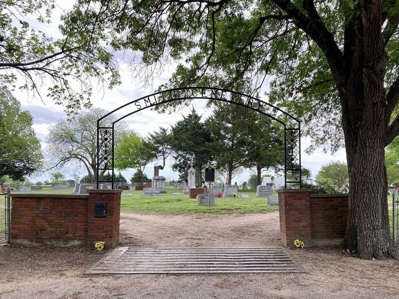 Smith Cemetery and Marker image. Click for full size.