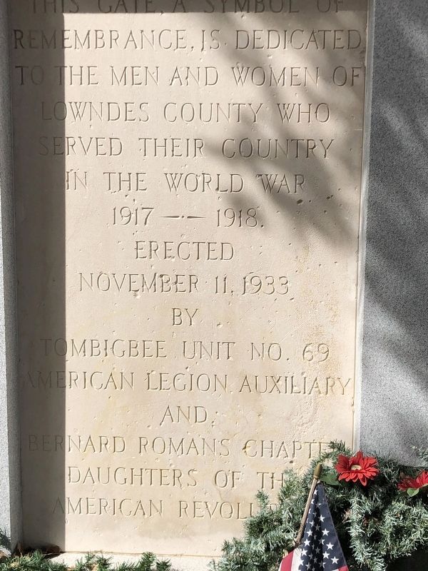 Lowndes County World War I Memorial closeup (left side) image. Click for full size.