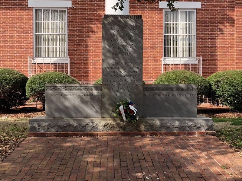 Lowndes County Veterans Monument image. Click for full size.