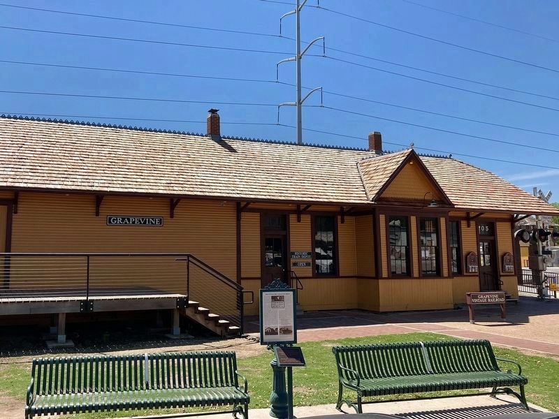 Cotton Belt Railroad Depot and Marker image. Click for full size.