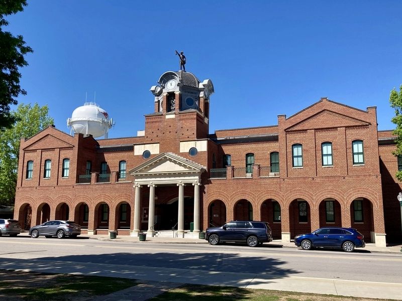 Grapevine City Hall - built 1997 image. Click for full size.