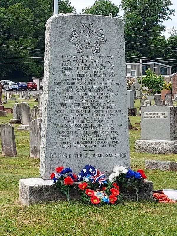 Lest We Forget Marker. Click for full size. Lest We Forget Marker image. Click for full size.