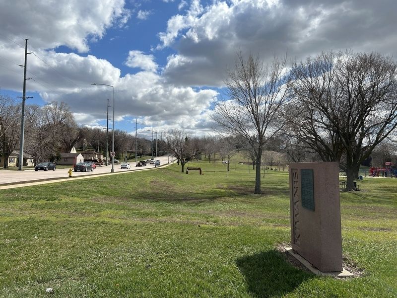 Kiwanis Avenue & Marker, from the north image. Click for full size.