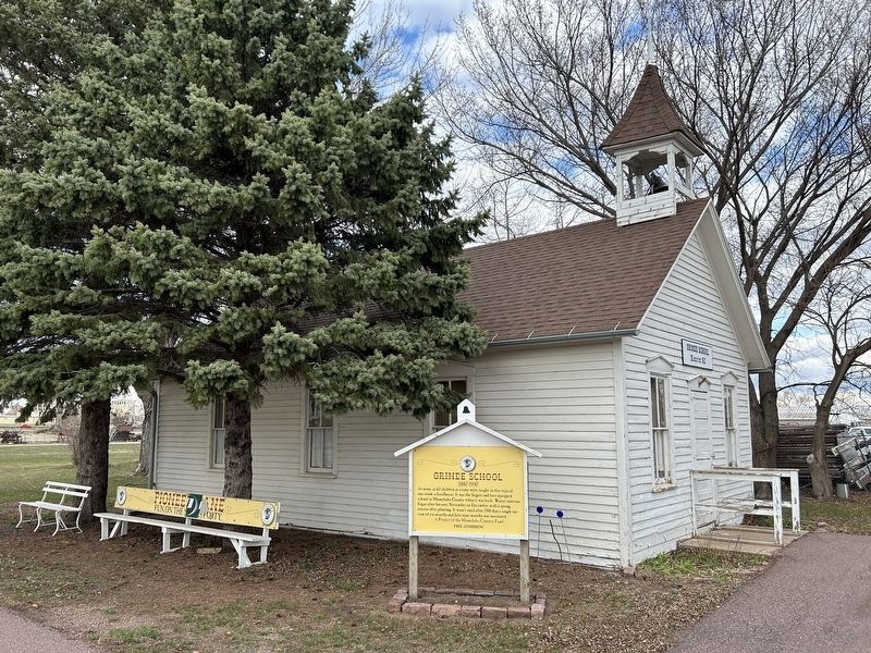 Grinde School & Marker image. Click for full size.